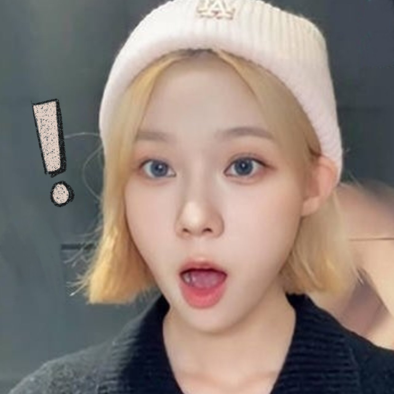 宝贝小馒自画像😮 