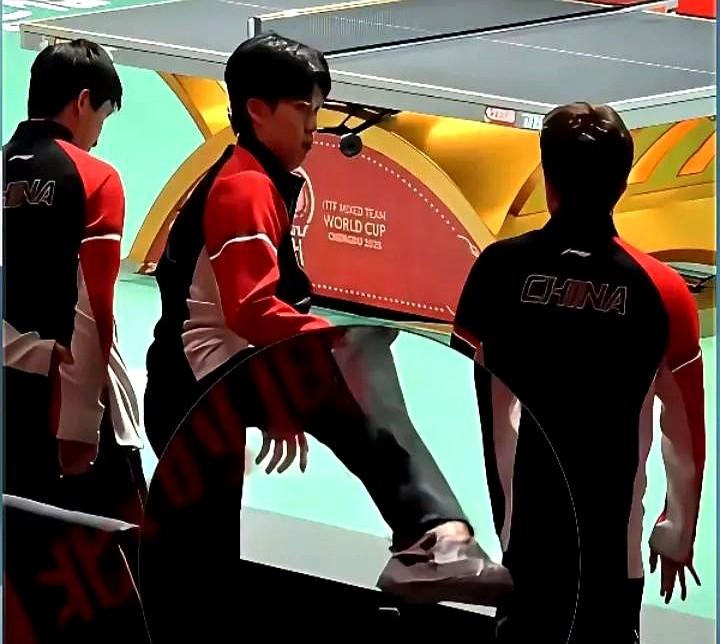 王楚钦赛场上踹人，真要被送回初中？

2023年成都混合团体世界杯，王楚钦是真放
