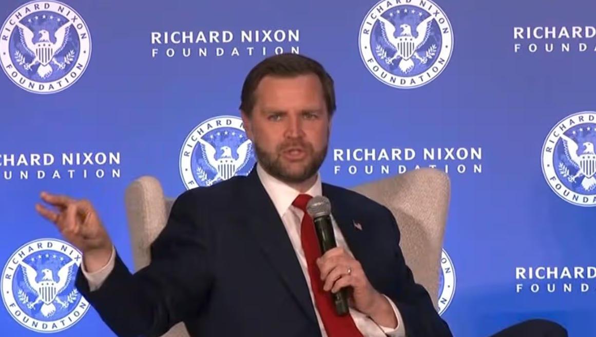 美国的道德水平真令人称奇
曾经，一场“水门事件”，直接让时任美国总统尼克松辞职。
