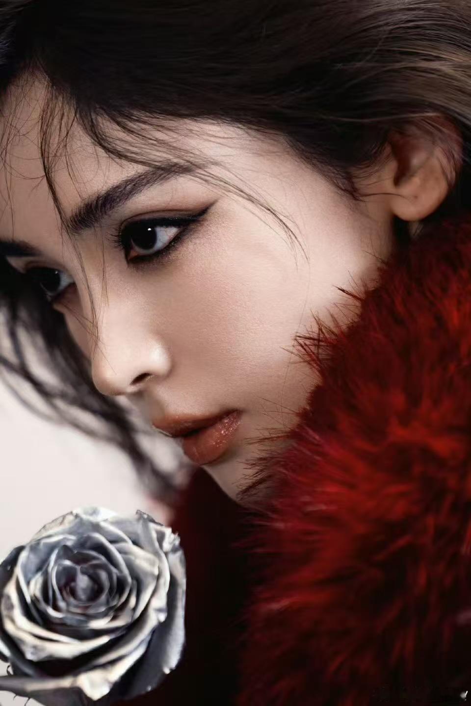 杨单给娜扎化的全包眼线妆娜扎化妆师杨单娜扎化妆师杨单，美得很。 ​​​
