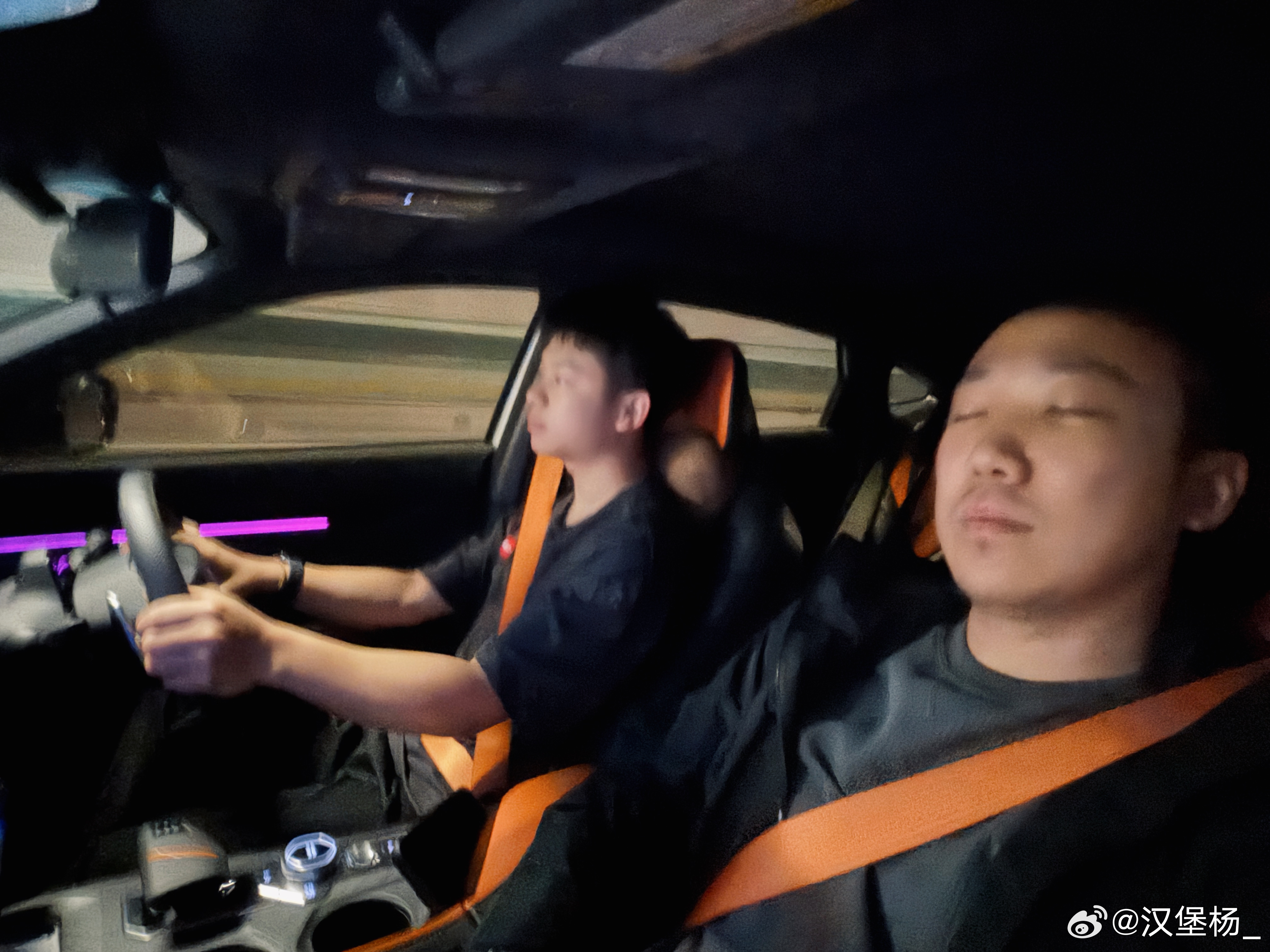 早早起的鸟儿有虫吃要开启月底的连轴转了我可以，我不怕，我能行你看这个六点的太阳，