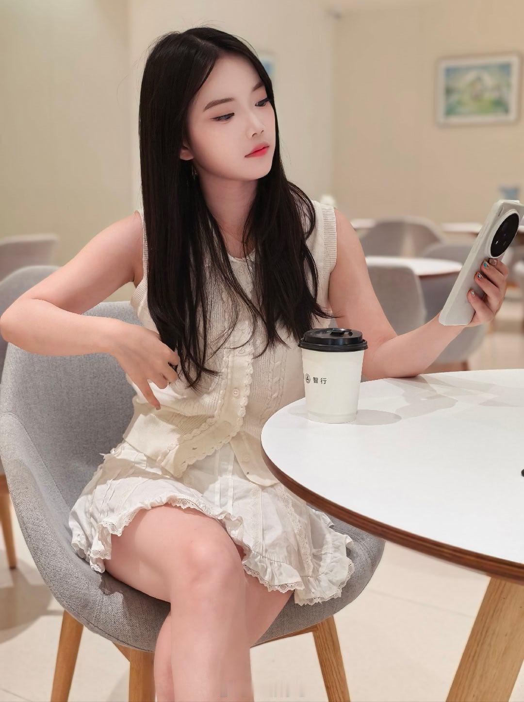 咖啡不离手，来逛鸿蒙智行，先来一杯再说
