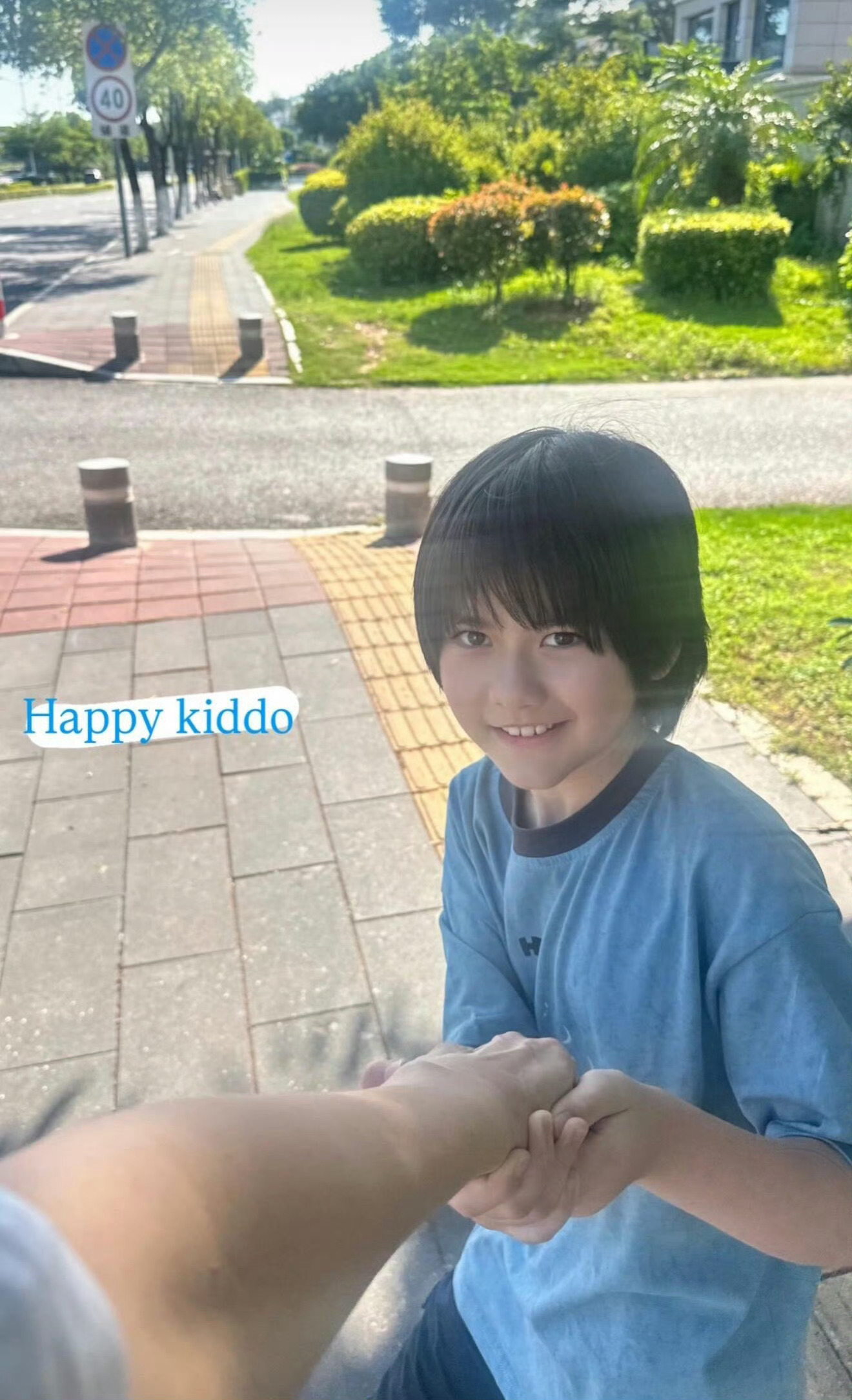 卡琳娜女儿揉西近照cos圣体幼年体啊 ​​​
