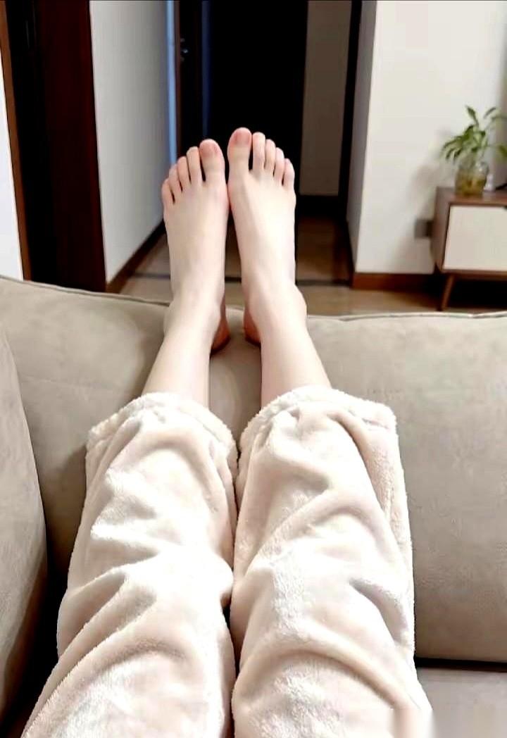 刚在一起那会儿，喊一声“老公”，脸能红半天。
现在？
“哎，那谁，过来搭把手！”