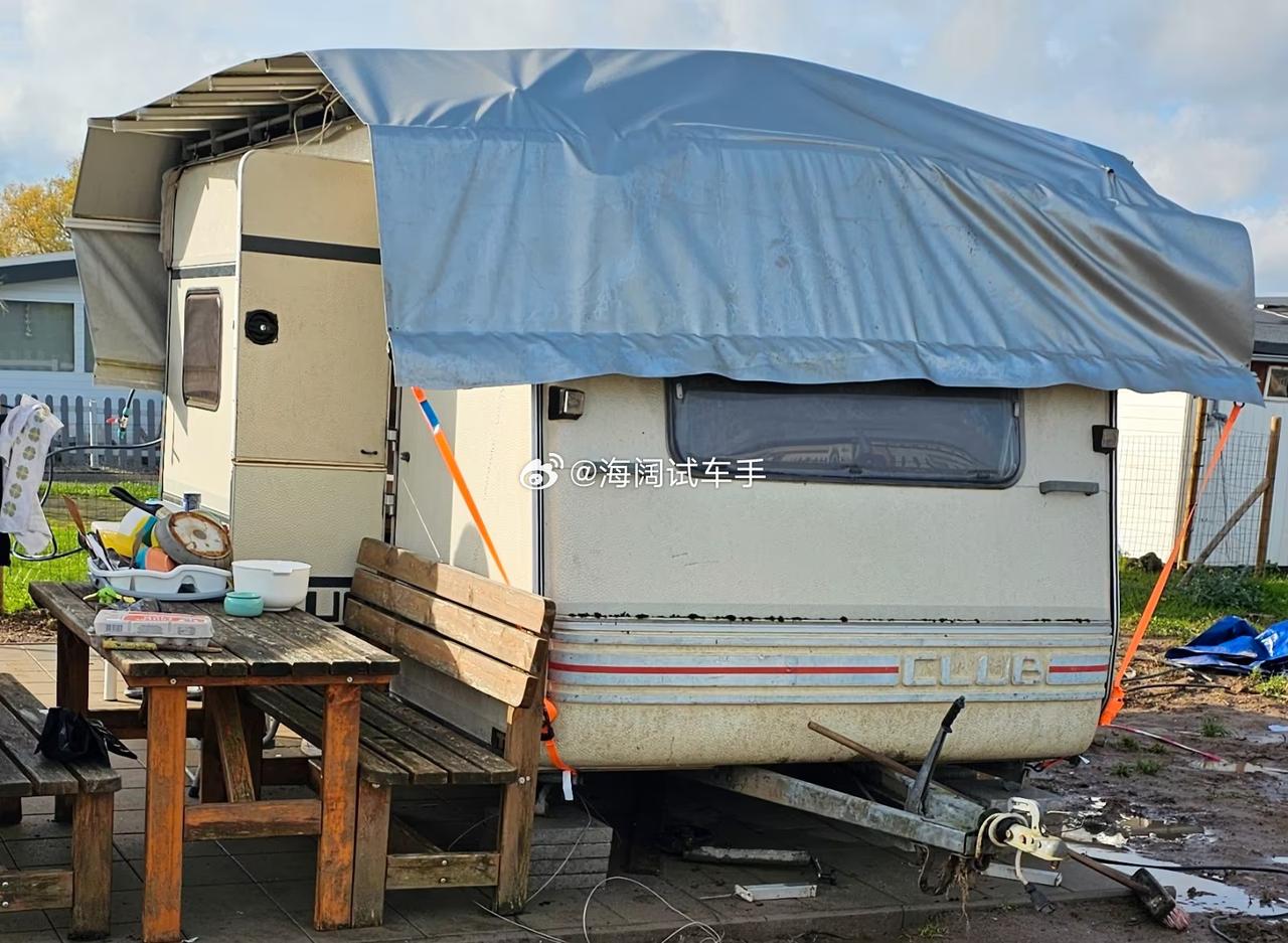 拖挂式房车~~~这是1981年在德国投入使用，这个房车已经20年没有拖动了，所以