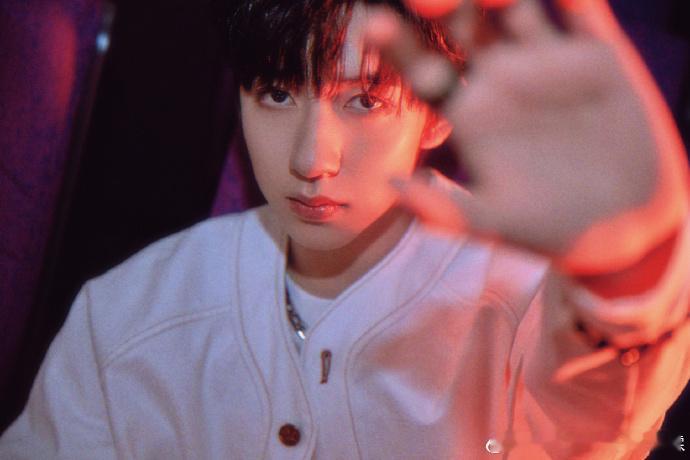 贺峻霖这么多年一直这么会拍照 