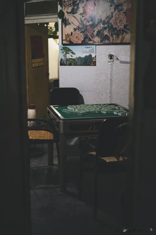 麻将馆里旁观会不会让人厌烦? 在麻将馆旁观会不会让人厌烦，得看情况。我有次去麻将