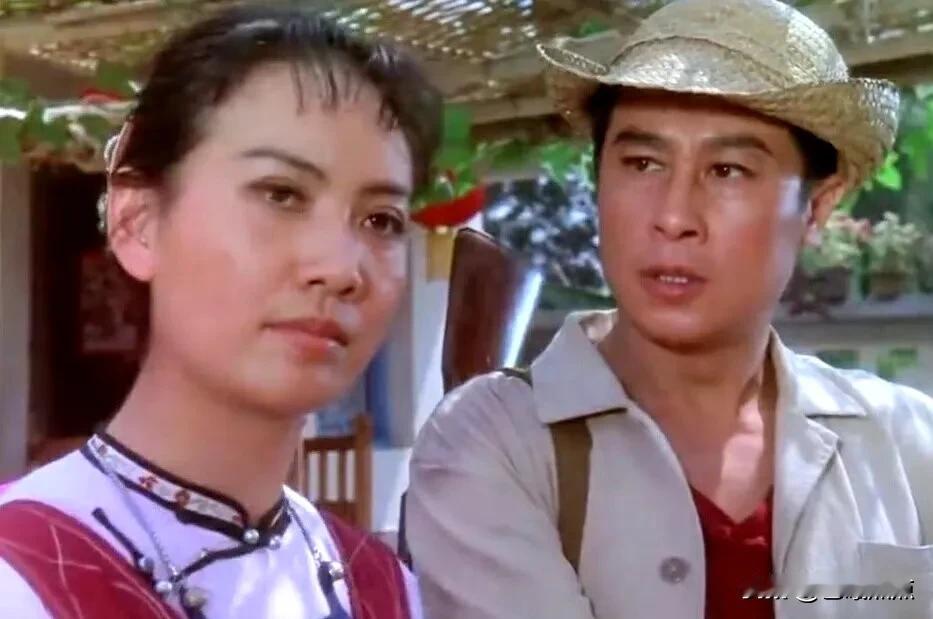 这是上世纪七十年代后期上映的故事片《南海长城》的男女主角，男主角是大明星王心刚，