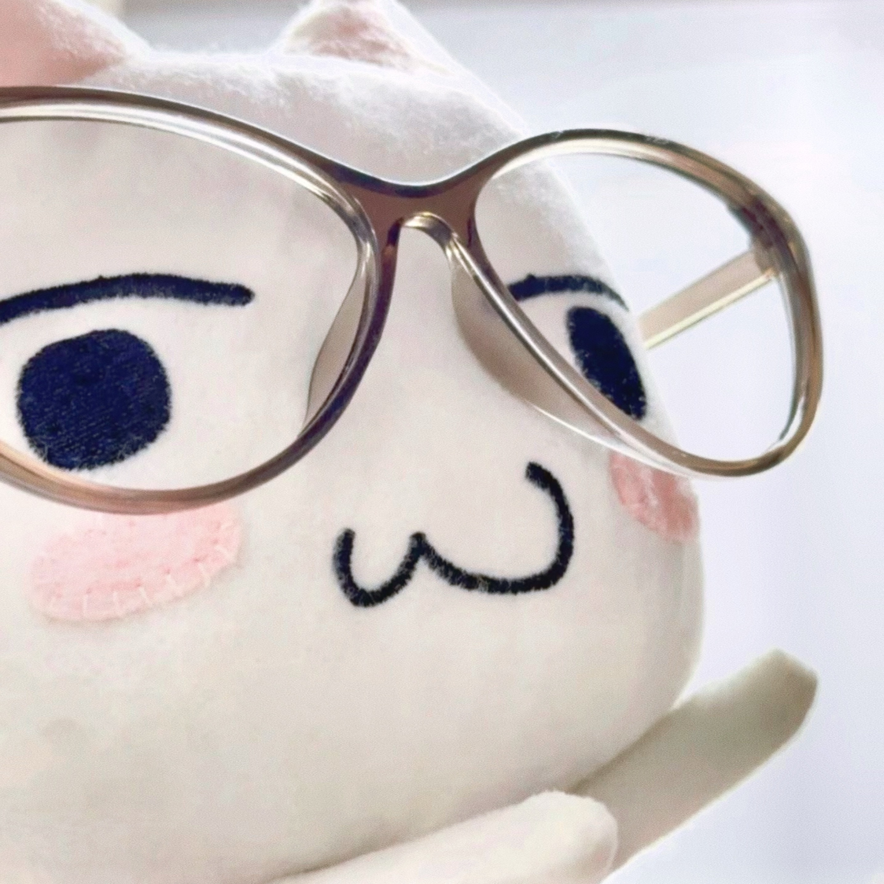 男子用7米长杆写船号 7米长杆舞出6米大字，这写船号的手艺堪称民间“巨型书法”天