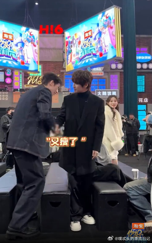 张凌赫又瘦了 何炅把张远远行看成张远远 你好星期六 瞧这，张凌赫又瘦啦，状态超绝