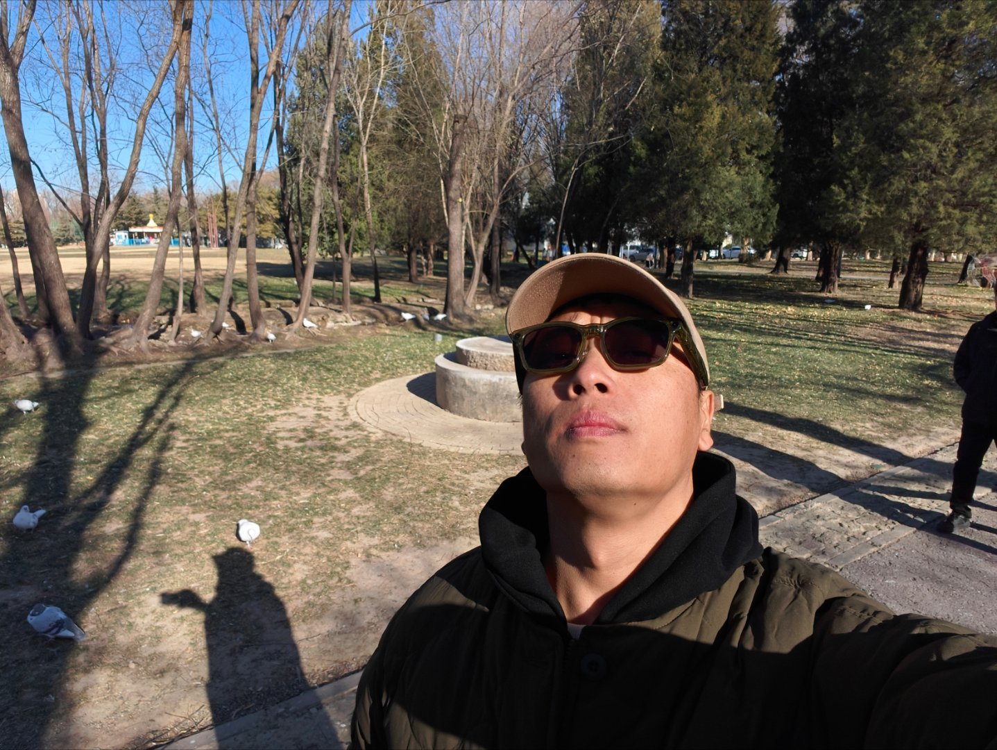 变色后的李维斯 livis理想ai眼镜livis大v聊车