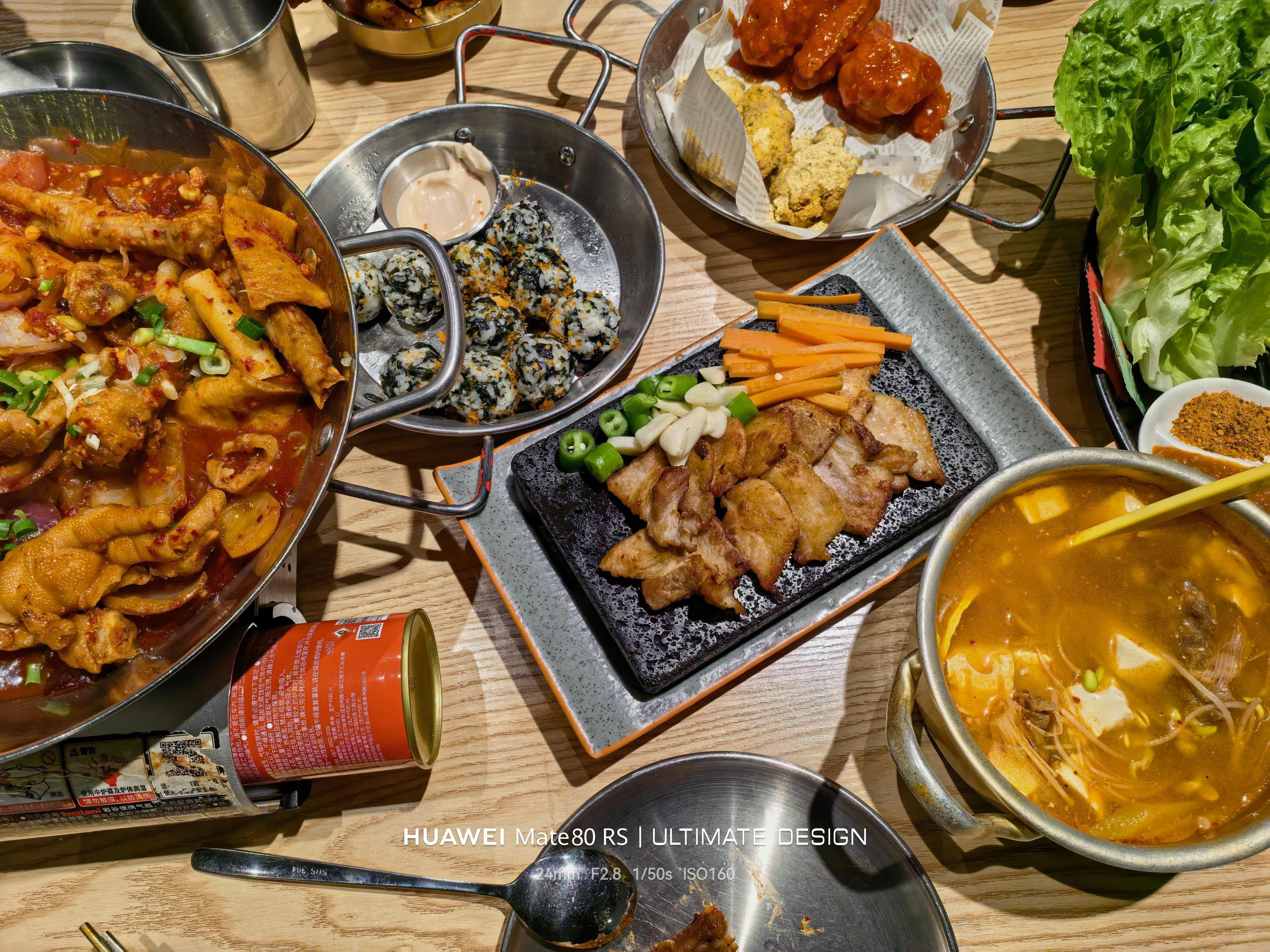 开饭啦，同学们！今天吃的这个韩餐超级性价比，这么多菜才200块钱，还是深圳必吃榜