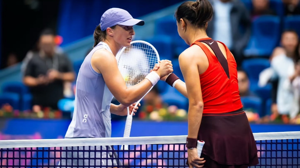 袁悦vs斯瓦泰克2026澳网女单首轮，袁悦0-2不敌2号种子斯瓦泰克，两盘比分5