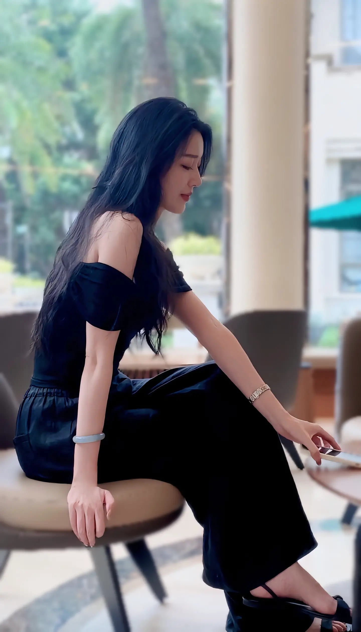 女孩子不需要浓妆艳抹，干干净净简简单单就很吸引人了