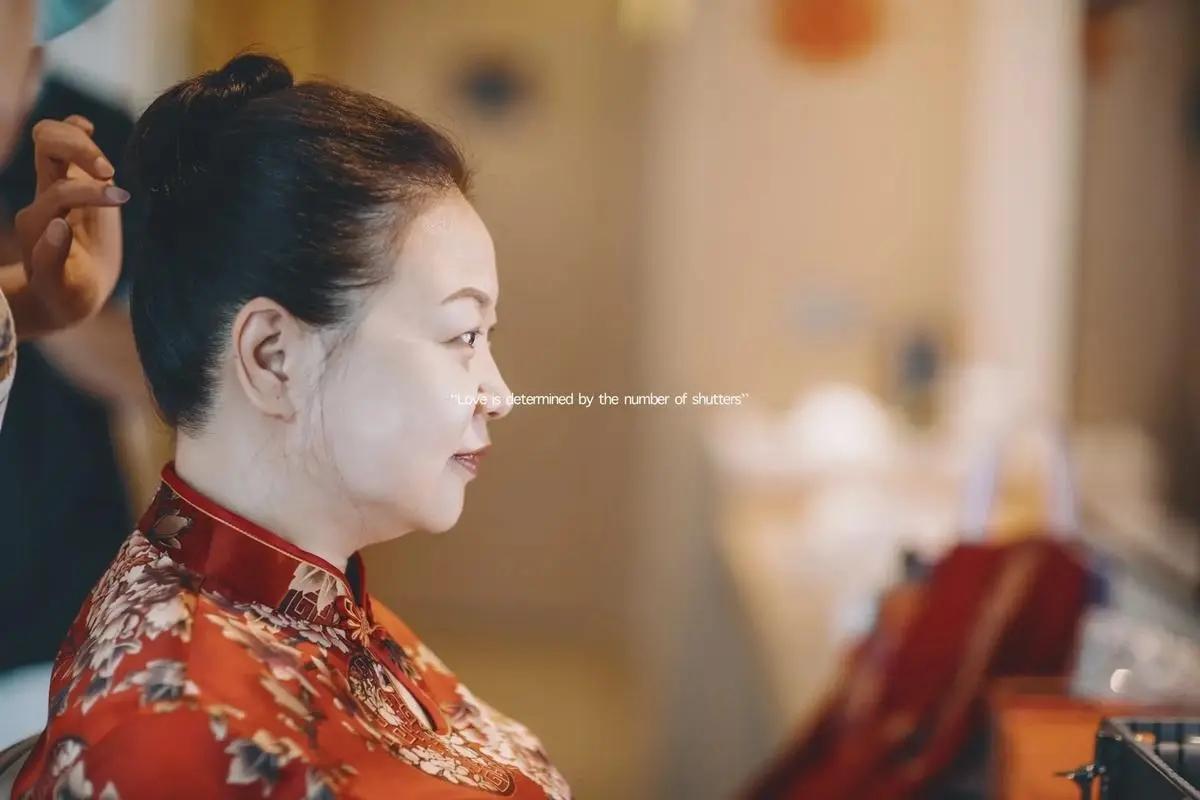 丈母娘最近突然打电话找我哭诉，她哽咽着说：“出大事了！我在银行10万本金买的理财