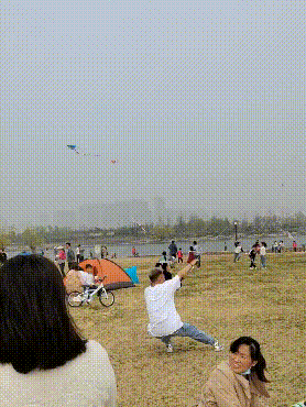 用力跳一下估计就起飞了