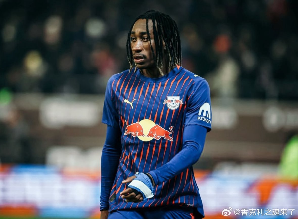 罗马诺透露莱比锡正在与迪奥曼德的新经纪人商讨新合同，试图将他再留一个赛季。内容包