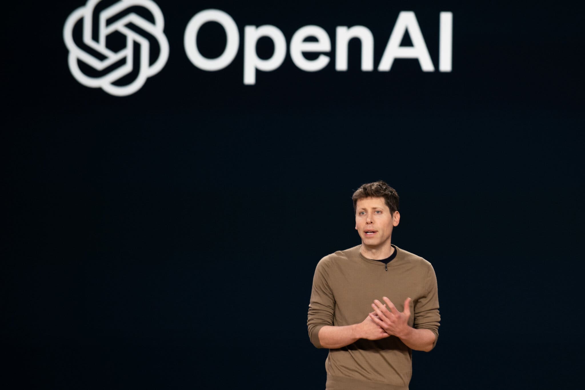 【#OpenAI营收和用户均未达标#】据媒体援引知情人士消息，OpenAI未能完