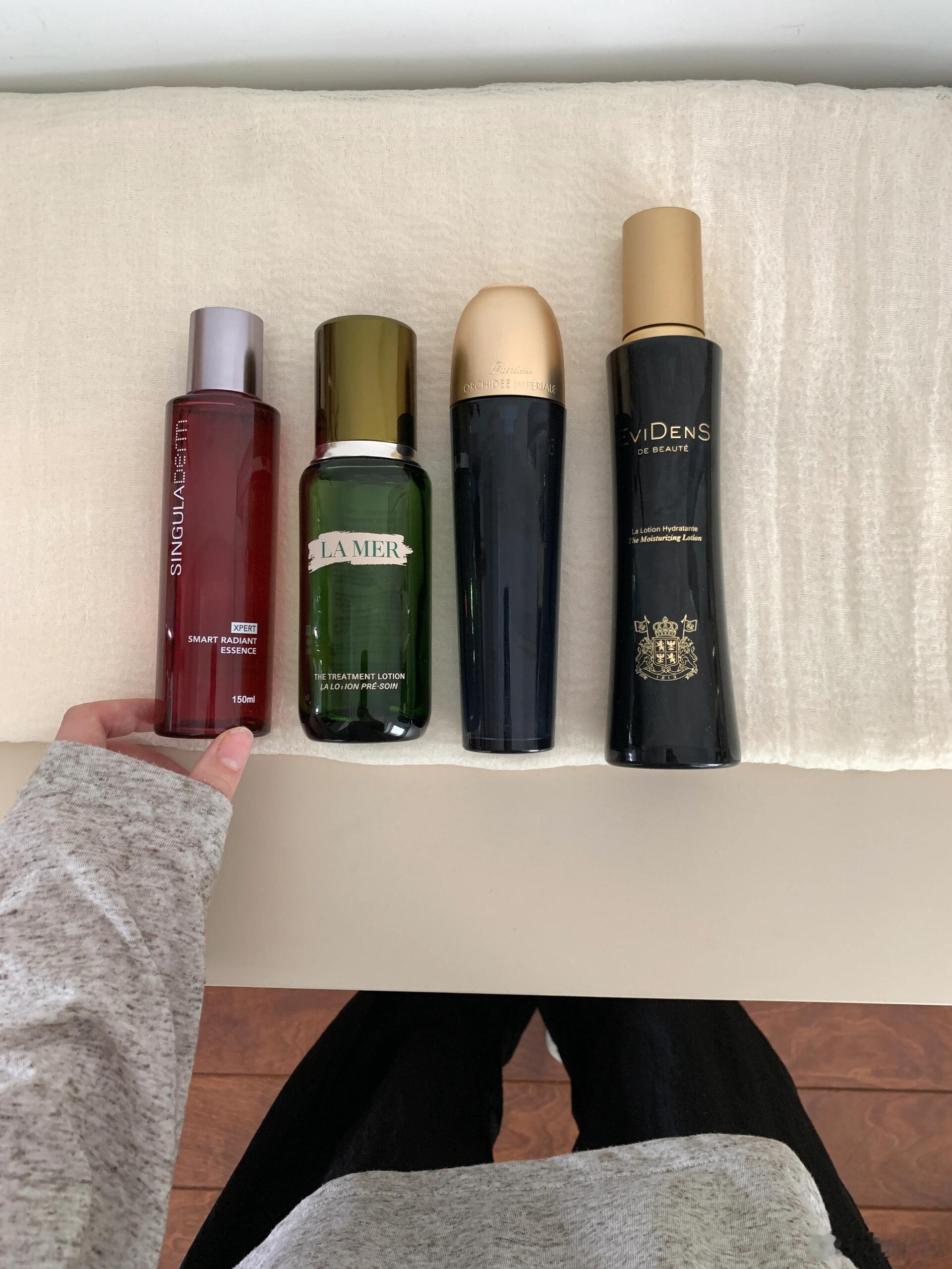 ✍️脆干皮皮肤越用越好的四大神水…关于爽肤水、精华水是不是智商税的讨论一直存在，