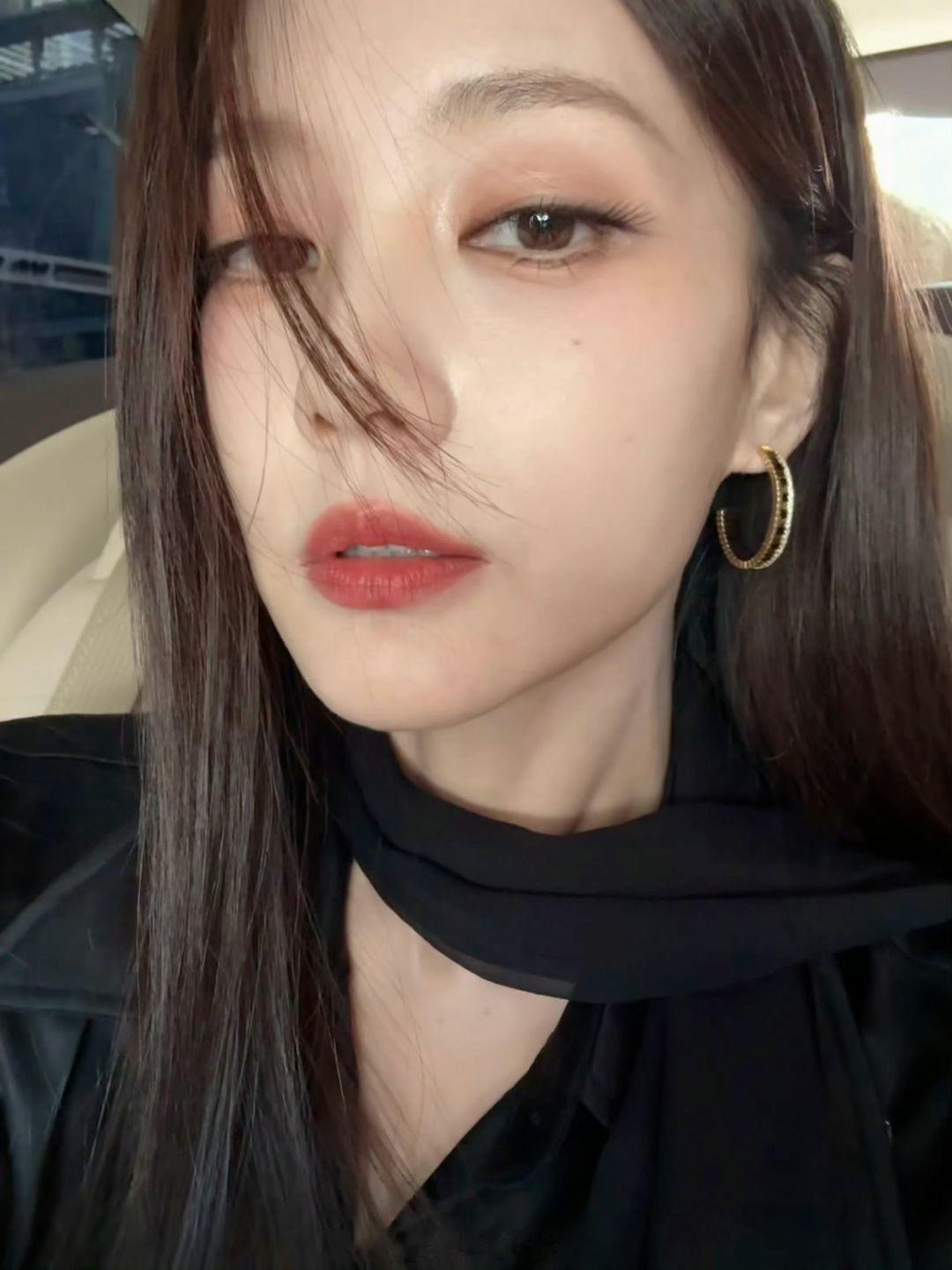 李一桐飞机脸 