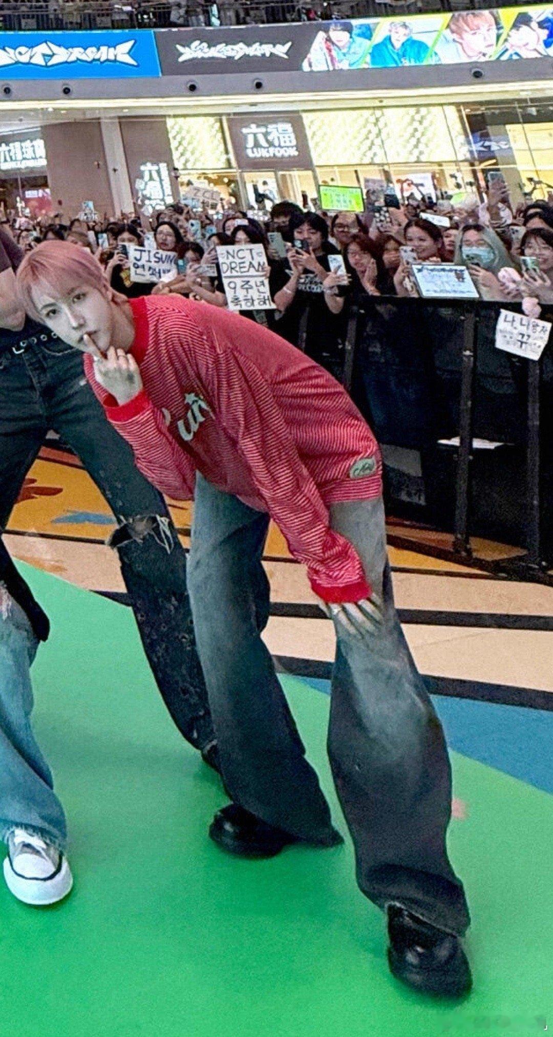 黄仁俊李楷灿生平第一次比朴志晟高 ​​​