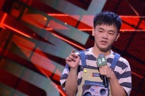 易烊千玺小小的我破纪录 感觉在《小小的我》中的刘春和，就是“加强版”的小佳，无论