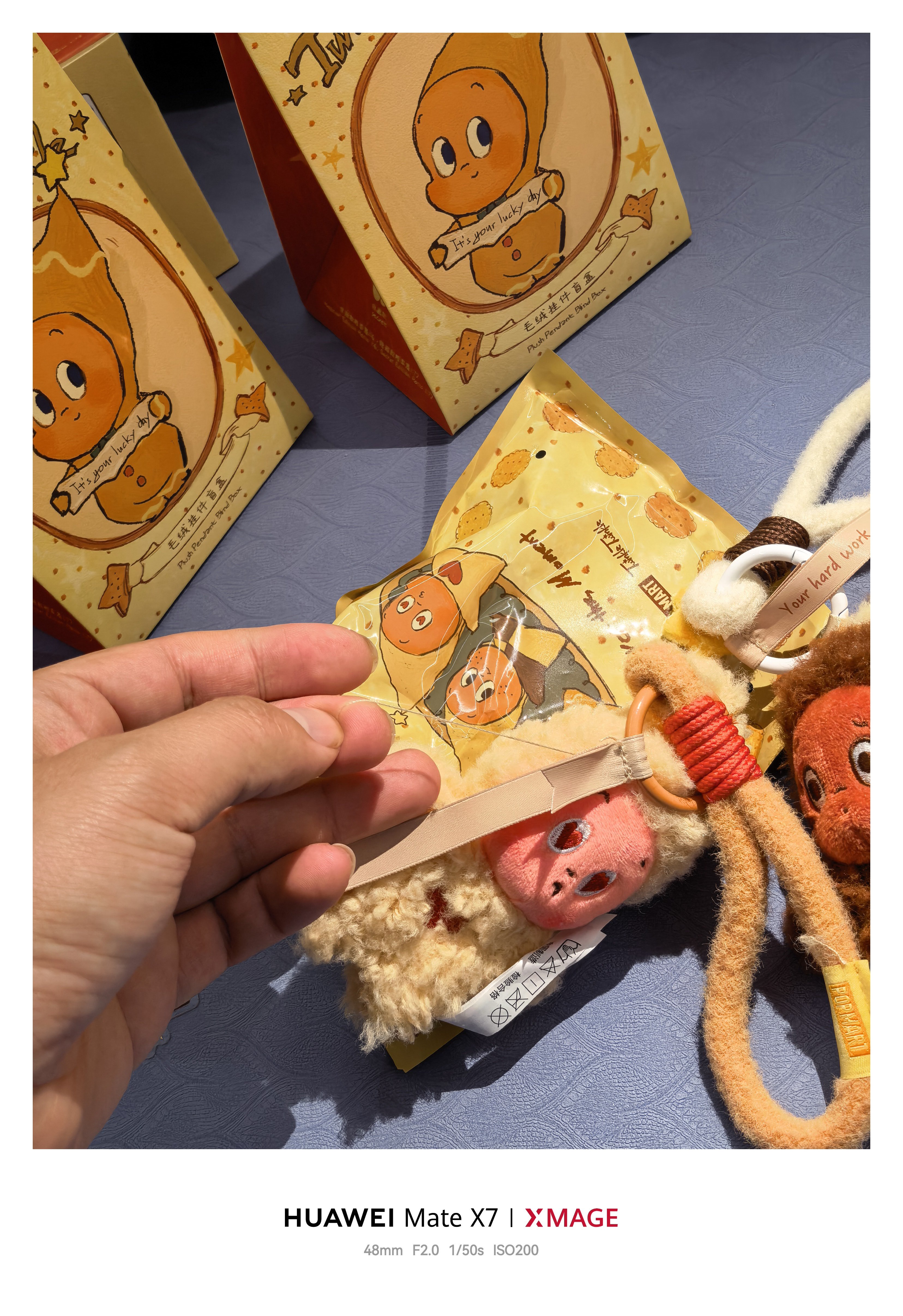 泡泡玛特现在的做工确实是一言难尽了不过不妨碍星星人还可以喔，国内没货，新加坡随便