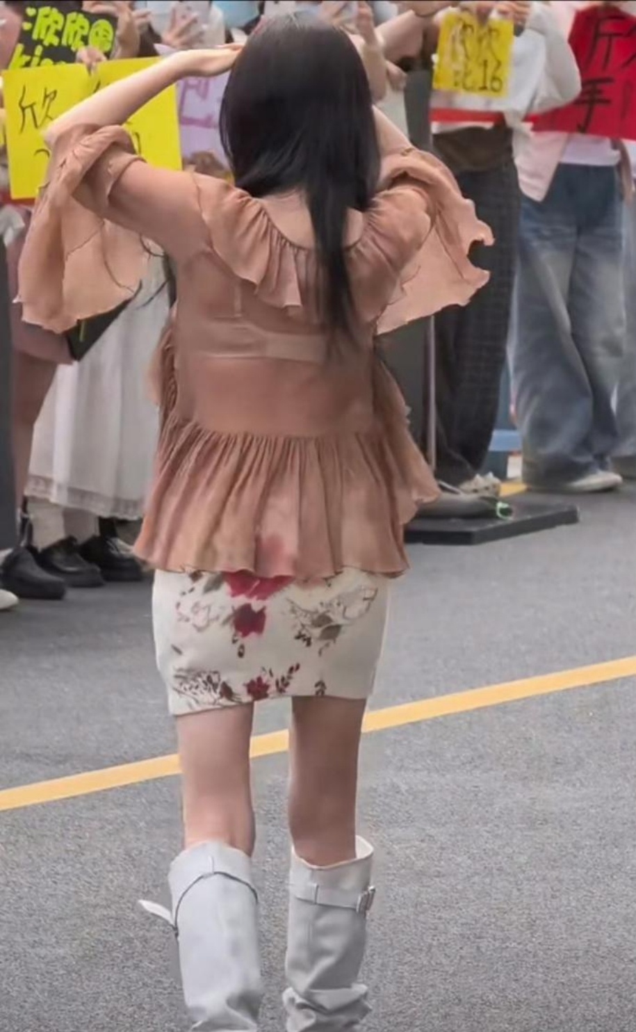 虞书欣的审美真的好差。。这什么穿搭？ 