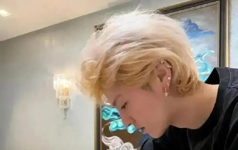 鹿晗关晓彤突然拿备用钥匙闯进邓超家，冰箱门一开，孙俪亲手卤的牛肉被两人扫得只剩汤