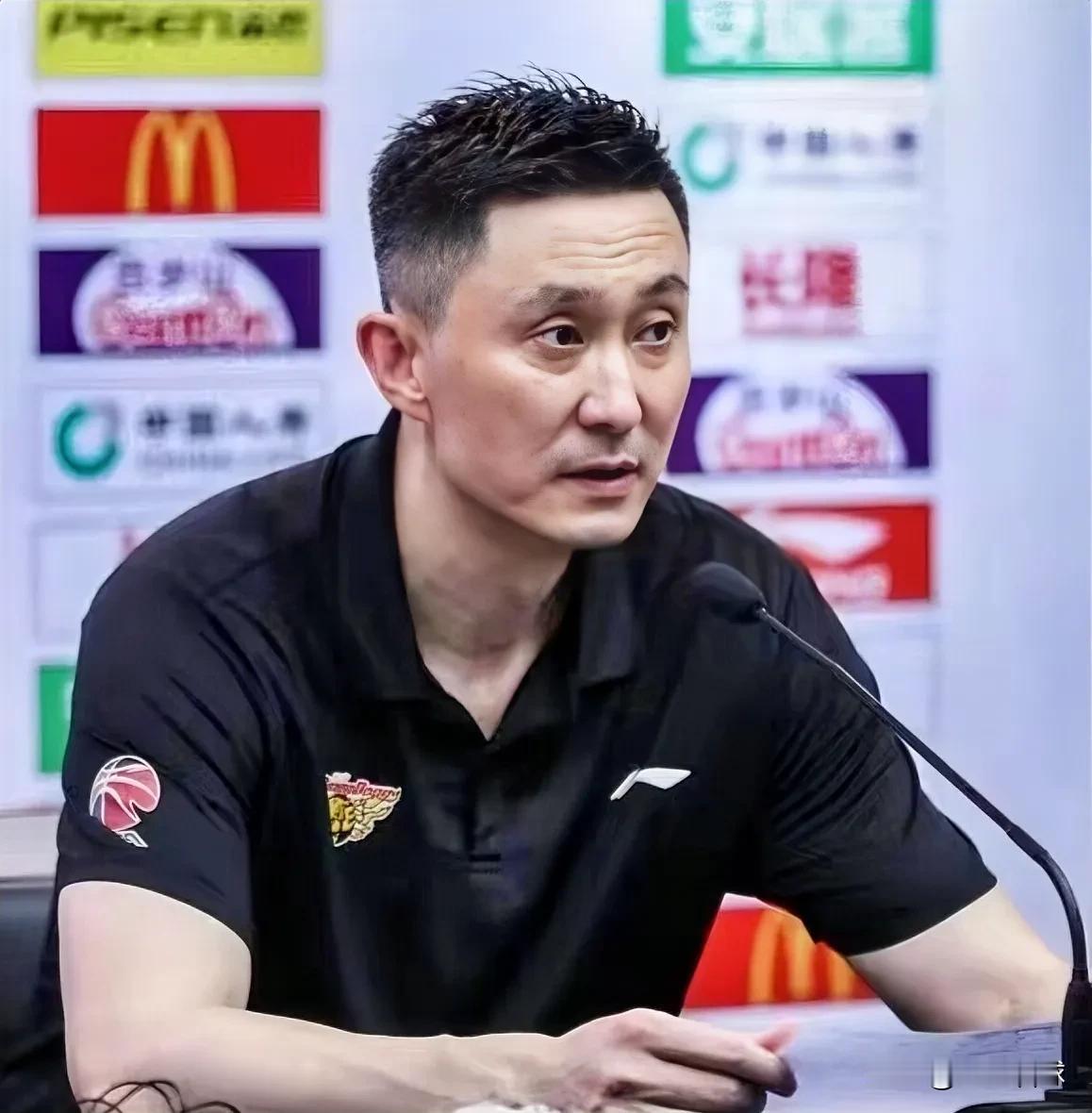 广东虽然124-97大胜广州，但杜锋依然批评这3人表现不合格！
1、徐杰状态低迷