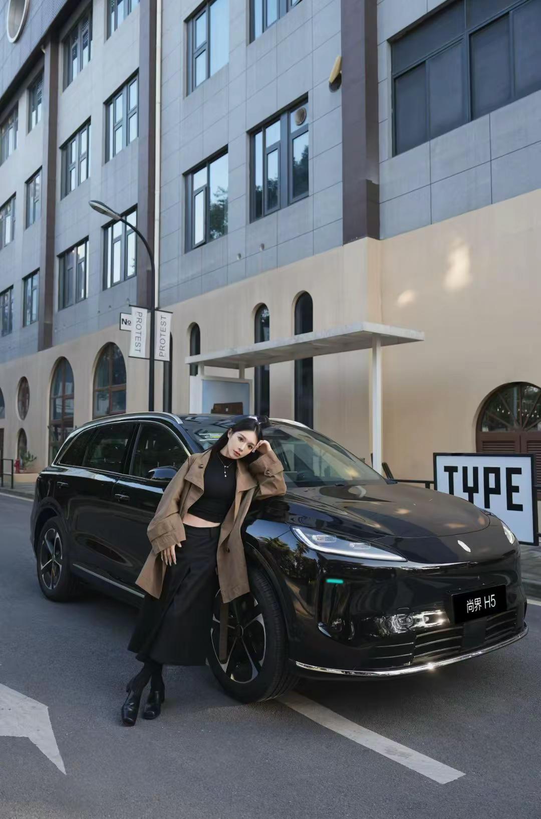 从容，始于掌握人生的方向盘，真正的自由是拥有随时出发的能力和守护我优雅前行的底气