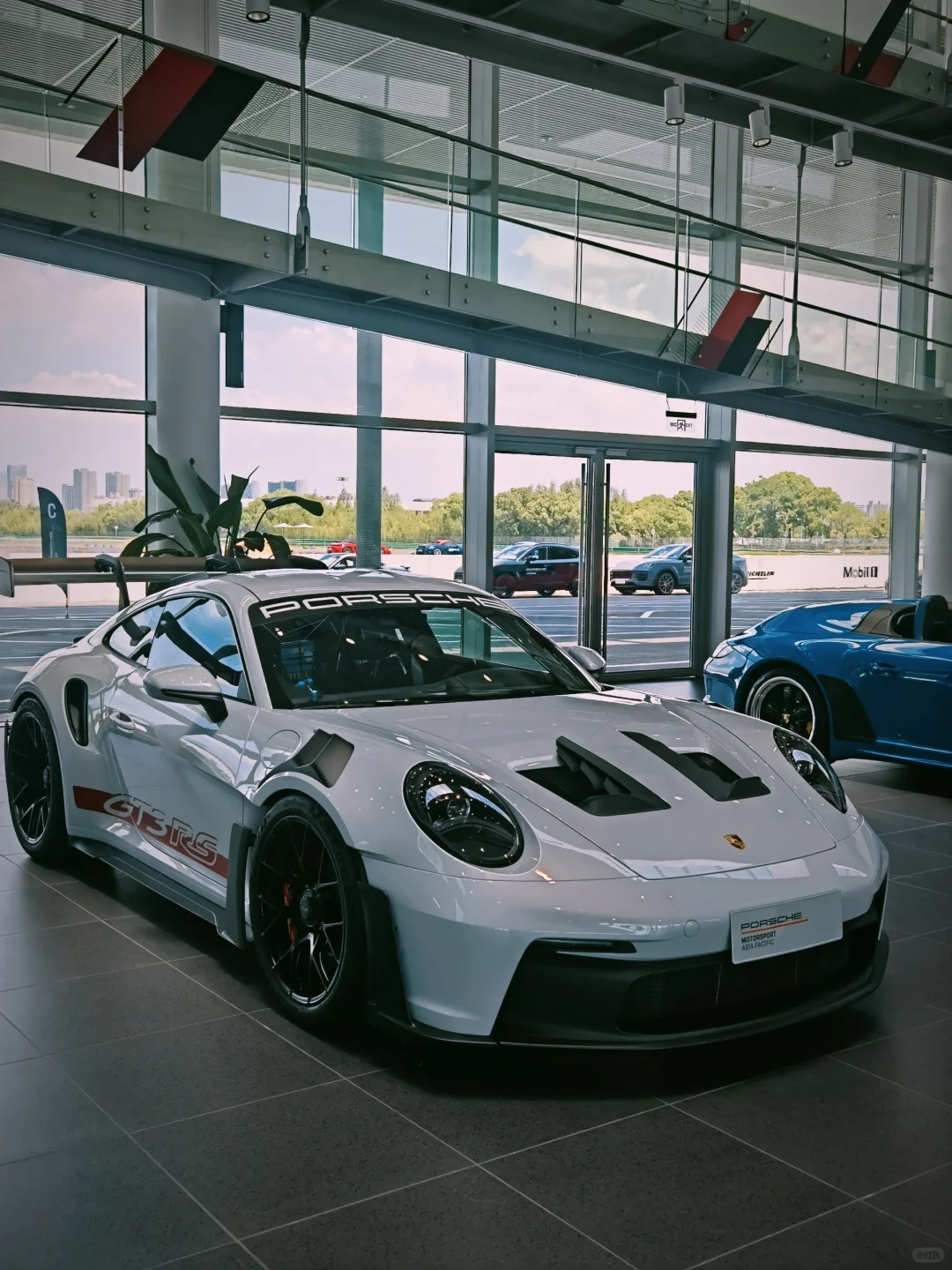 见到911GT3RS，谁能忍住不拍照发圈呢？