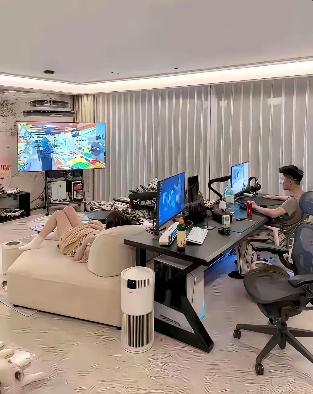 现代的年轻人真会享受啊，这种客厅将来会成为流行客厅吧？