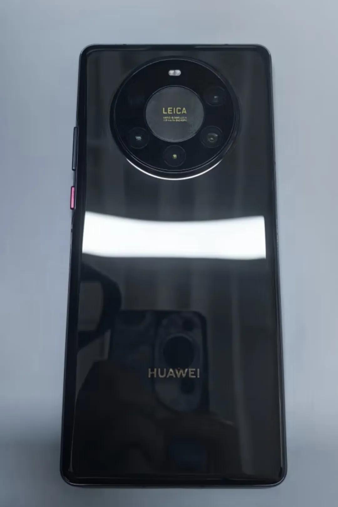被华为的保值率惊呆了，同事的华为Mate40 Pro+用了两年多，还能出6000