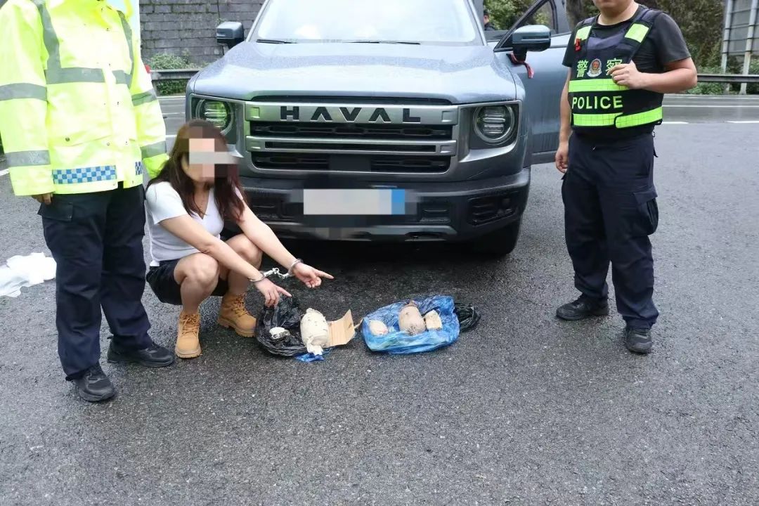 女子运毒4.2公斤被警方查获