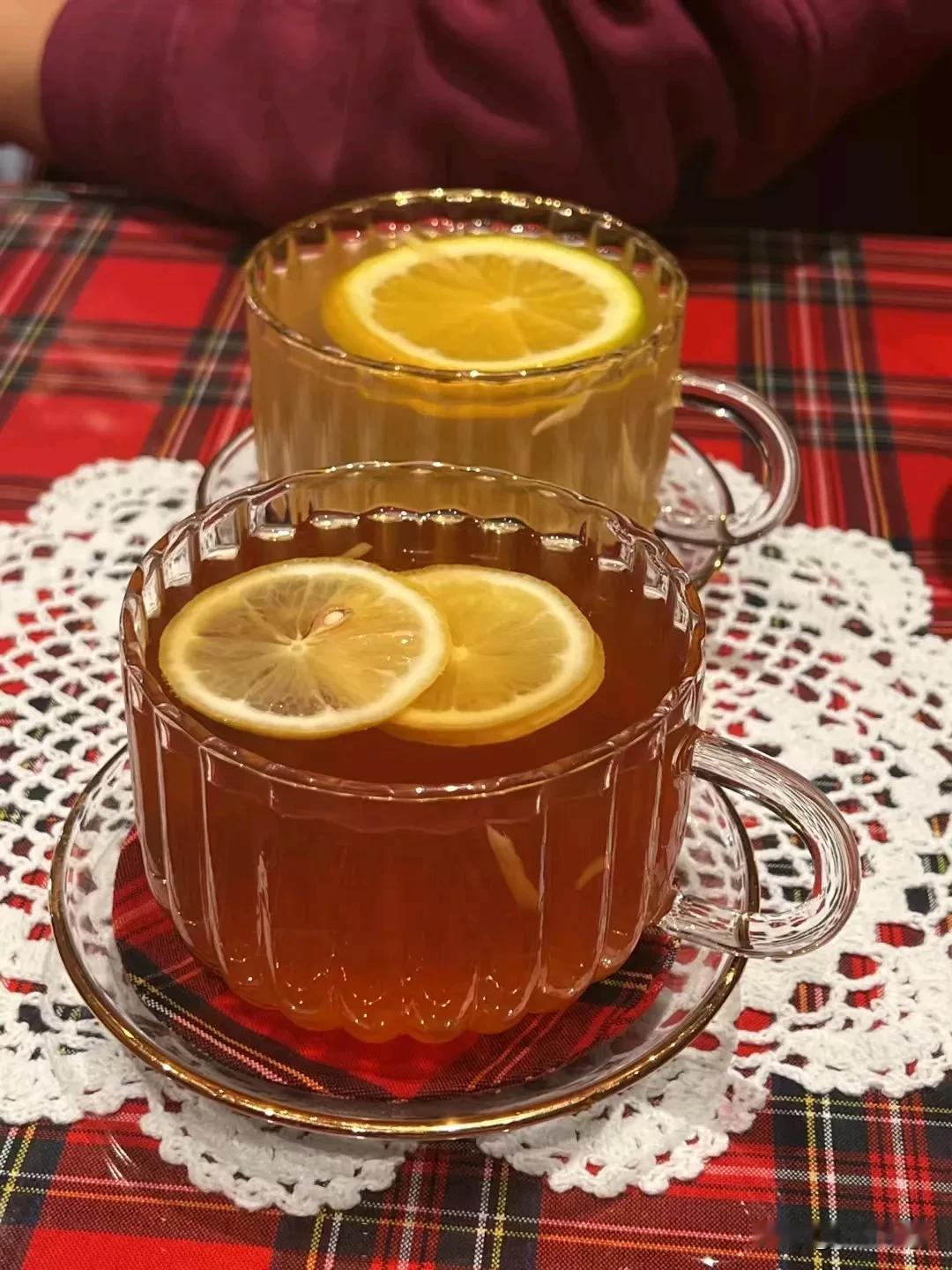 心是一把尺，量人先量己；心如一杆秤，称人先称己。
强势无朋友，自私无退路，宽容留