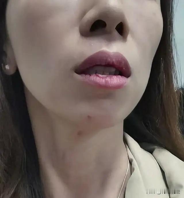 河南，女子连续5天发视频，向找小三的丈夫道歉。虽然经历家暴、被干涉婚姻、爷爷奶奶