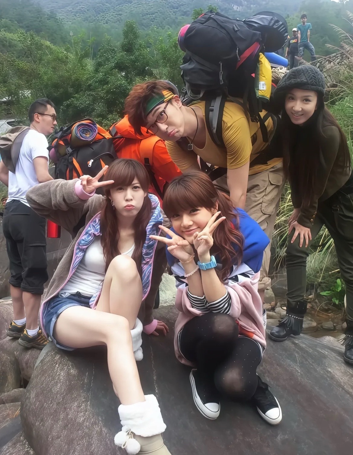 爱情公寓户外旅游这张照片，美嘉真的好漂亮而且身材也特别好。 