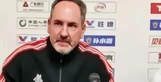 CBA外籍主教练生存难说明职业化的路还很长！

最近两轮山东队的比赛，网友球迷关