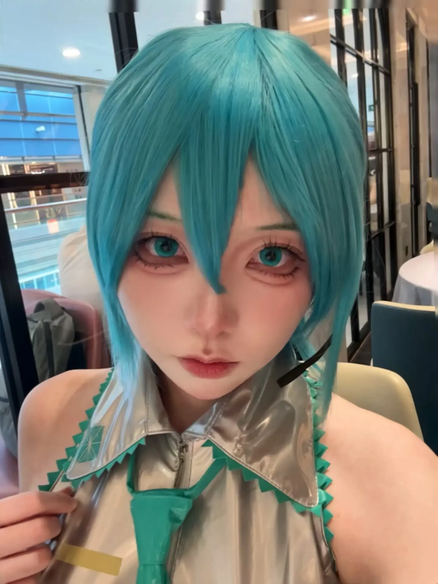 右滑给初音未来加双马尾💚