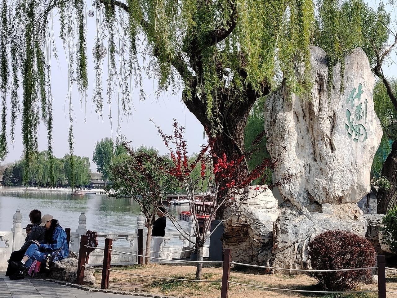 这位家长吃了多少盐啊，闲
（咸）成这样？

 山东一位老师在五一期间， 在朋友圈
