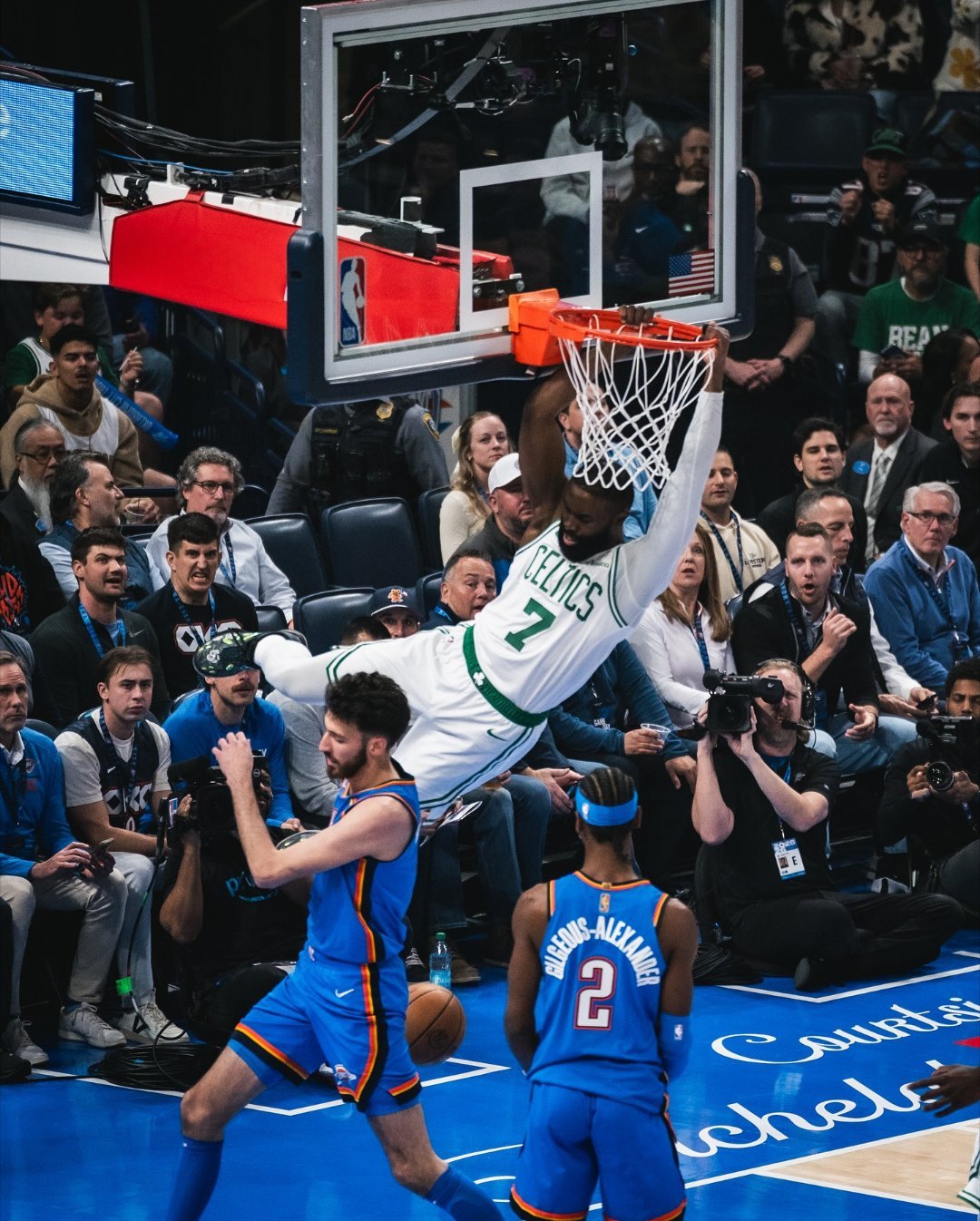 凯尔特人图库 本赛季凯尔特人面对联盟排名前列的球队时战绩不佳，你觉得是什么原因造