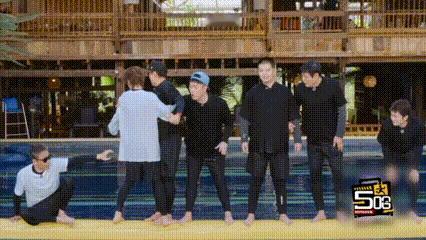 鹿晗祝所有人永远18岁哈哈哈哈哈 五哈路透刷到我反复看了十几遍啊谁懂！桂林录制刚