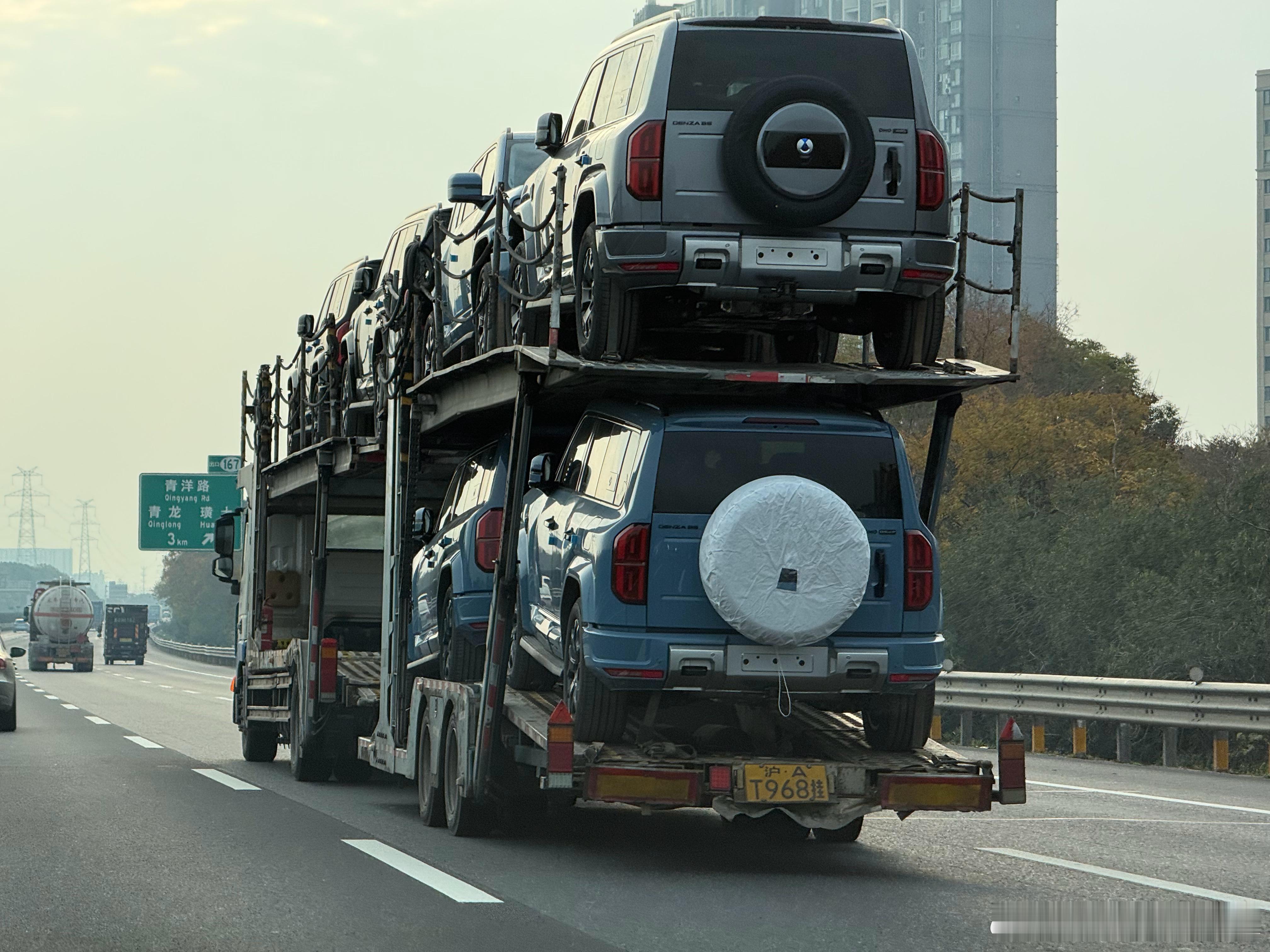 现在市面上的“技术”主要分三类：堆料、精进、创新堆料是指堆电池容量、堆配置、堆尺