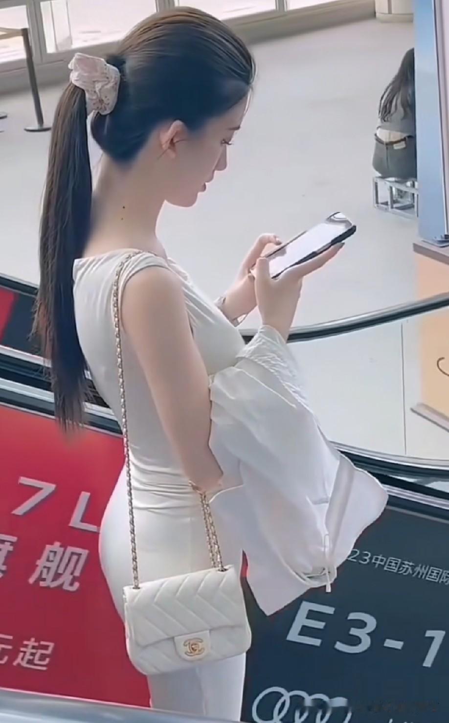 欲望是本能驱使，只为一时欢愉；心动是情绪泡沫，沉迷片刻浪漫；相守是世俗捆绑，权衡