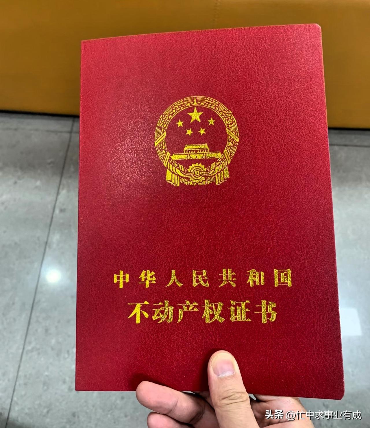 嫁给二婚老公十三年，老公对我儿子从小就很好，把他当亲生的。前年老公拆迁，得了四套