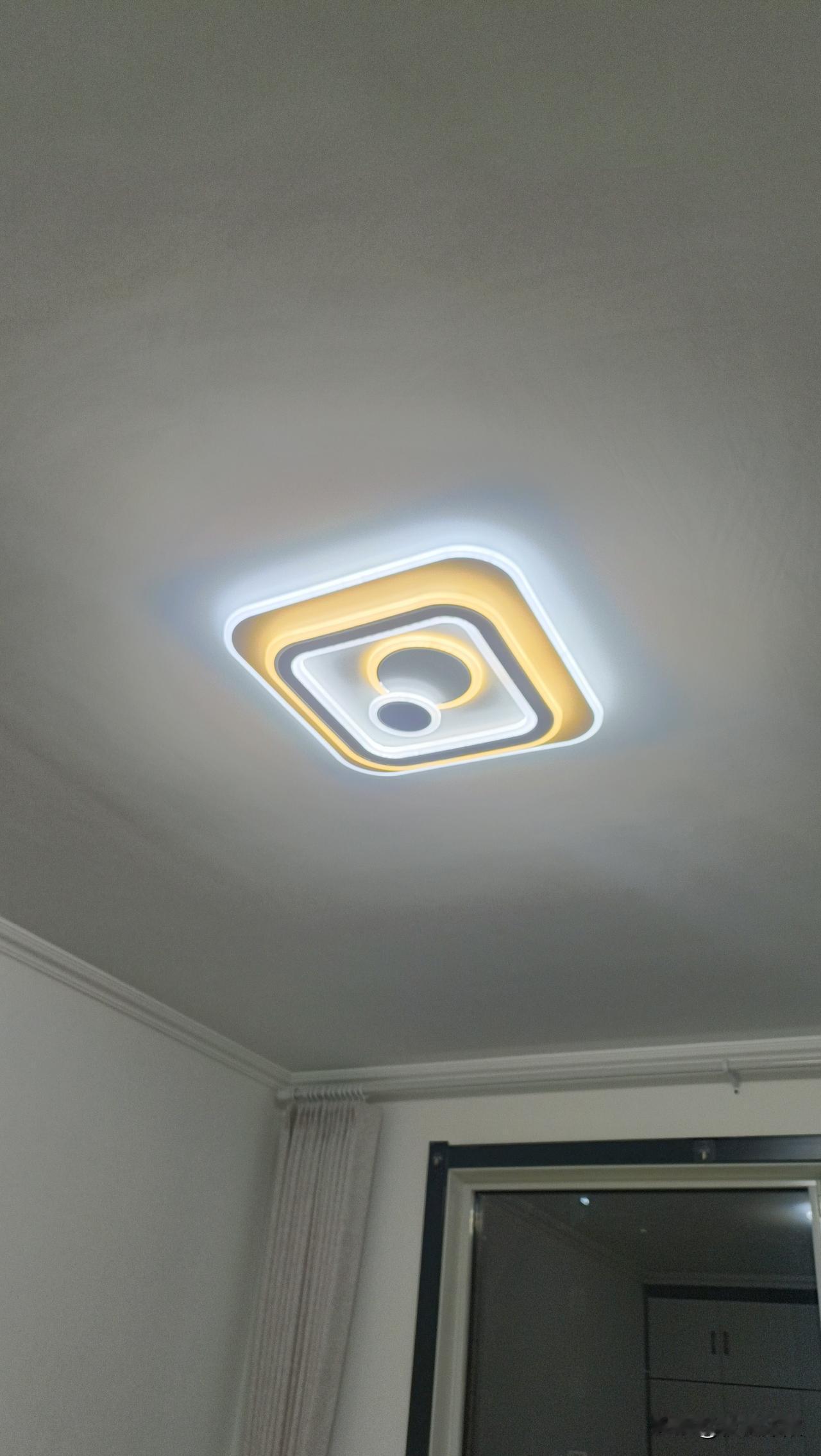 这个两天最大的收获就是自己能安灯了。而且灯都是安装后完统统都亮，没有一次返工。