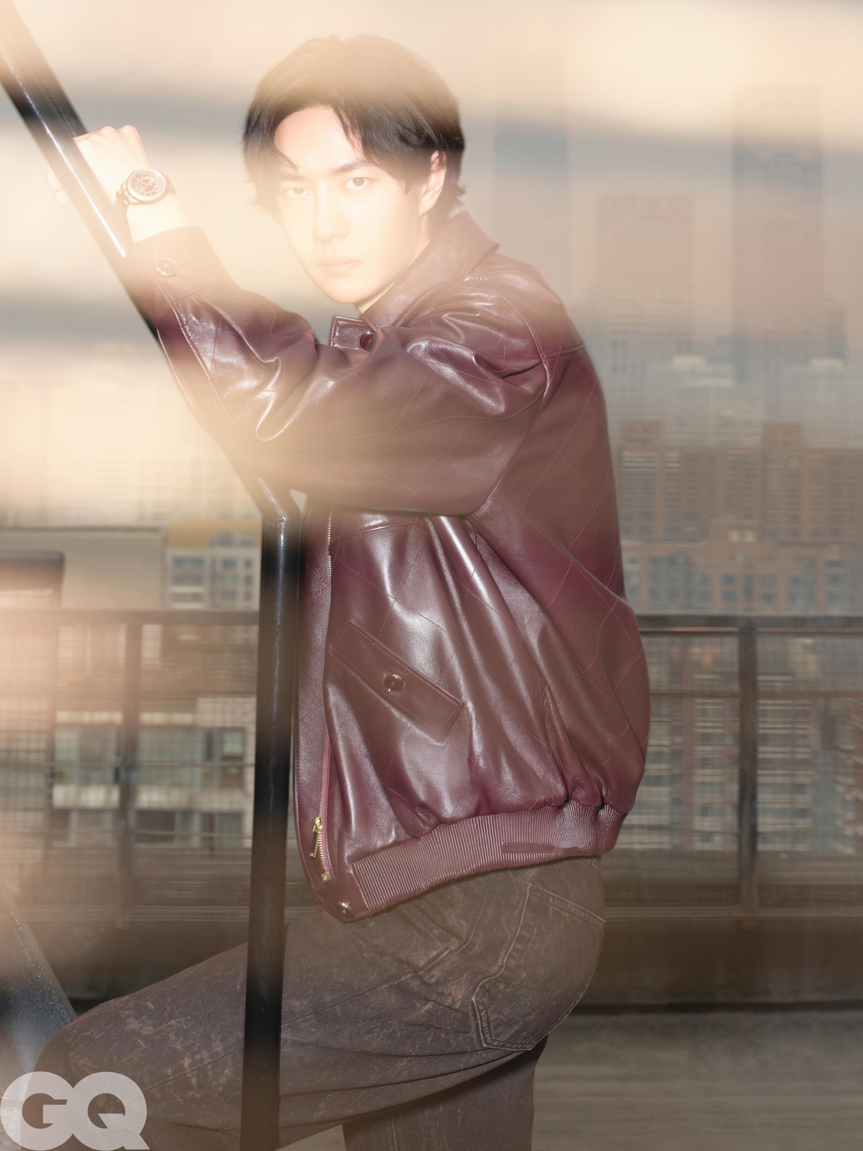 王一博 把香奈儿J12戴出王者气场GQ四月刊封面，王一博佩戴CHANEL J12