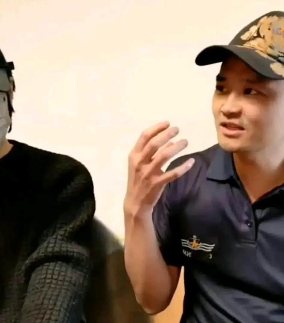 哈哈哈，刘晓庆前男友看锤她没见效。自己亲自出来了。
其实也没啥不好意思的，刘晓庆