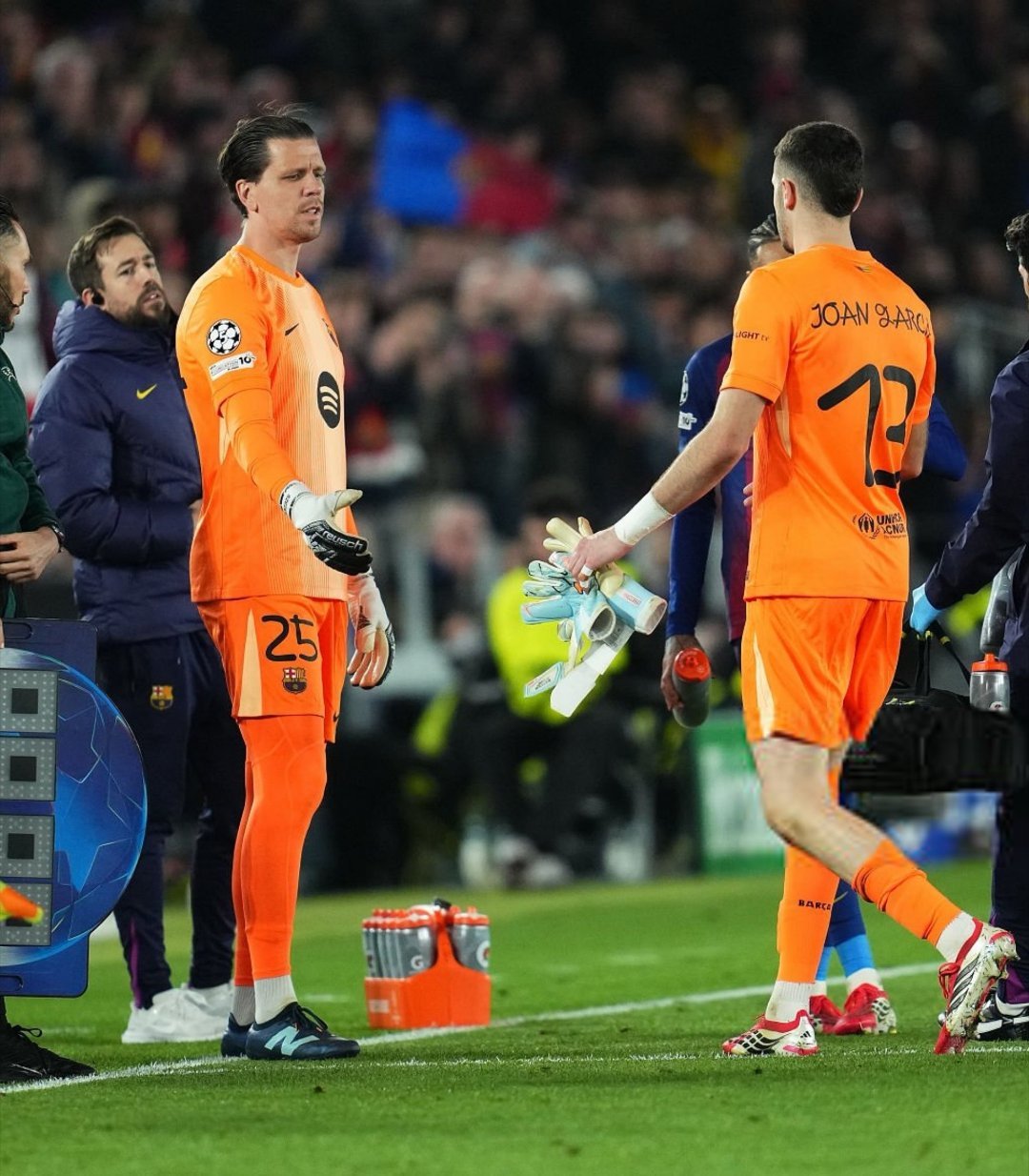 每体：胡安·加西亚与什琴斯尼在巴塞罗那出场次数相同（40场比赛）： ◻️胡安·加